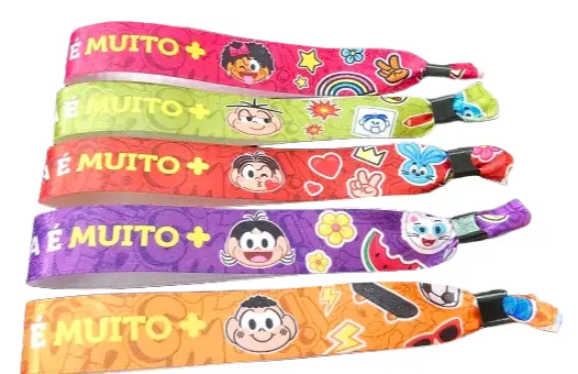 Pulseiras de tecido com personagens